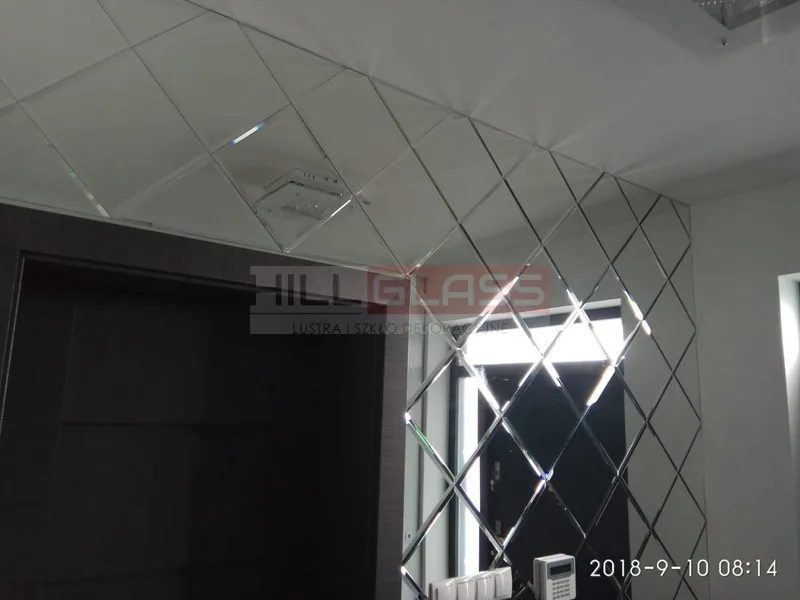 Sufit lustrzany romby fazowane czestochowa — realizacja HILLGLASS