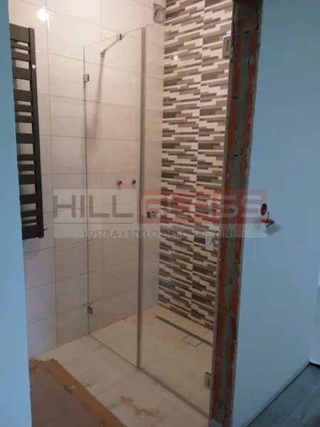 Kabina we wnece mozaika drewnopodobna czestochowa — realizacja HILLGLASS