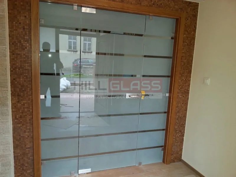 Drzwi dwuskrzydlowe pasy piaskowane osciez drewniana czestochowa — realizacja HILLGLASS